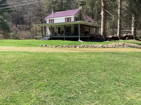 The perfect off the Grid Cabin for outdoor enthusiasts!!