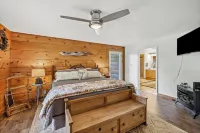 Yukon cabin in the woods فنادق في Pigeon