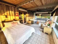 Roof deck views, hot tub, big kitchen, 3200sf, 2 BBQs