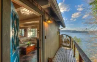 3BR Cottage with Gorgeous Sunsets, Private Beach and EV Charger