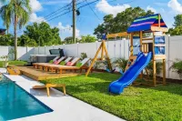 Hot Tub, Heated Pool, Mini Golf  Island Vibes Hotels in Pinellas County