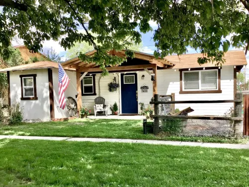 “WYNOT BUNKHOUSE”, Western class in a quaint backyard retreat