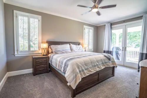 Lakefront cottage 9th green of Reynolds Lake Oconee Great Waters golf course