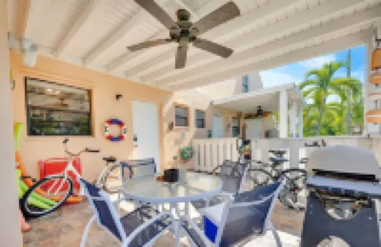 Waterfront - Private Lagoon - in Park on the Ocean side -beach, pool