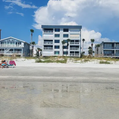LIVE ON THE BEACH. Gulf Beach Front - Spectacular views.