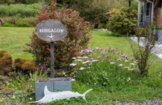 Romantic Tropical-themed Bungalow by the Sea. Pet Friendly!! Sleeps 2 락커웨이비치 호텔