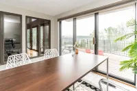 Beautifully Renovated Lodge with Lakeview