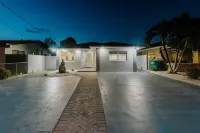 Encanto Family, cozy patio & pool, near to everything Hotel in zona Frost Museum of Art