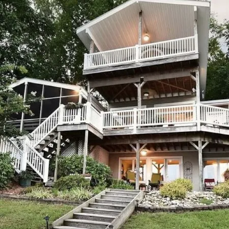 4-BR Lakefront Home with Amazing Views