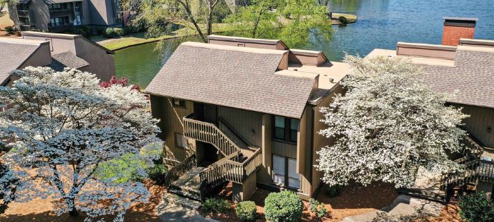 Lakefront Pinehurst Condo 2BD/2BA Hotels in Pinehurst