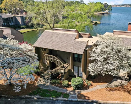 Lakefront Pinehurst Condo 2BD/2BA 派恩赫斯特住宿飯店