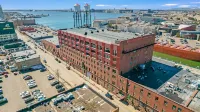 Lake Superior Loft - Sleeps 10, Heart of Canal Park, Lake Superior View - Apartments