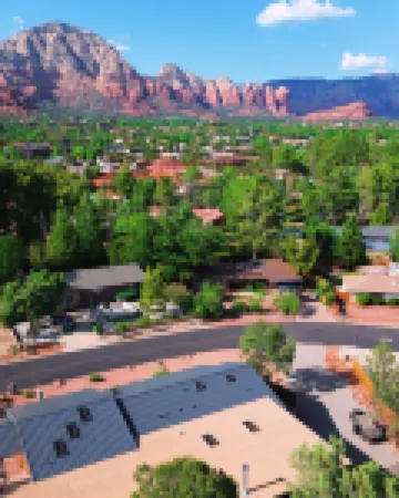 Hanging in Sedona, Hot Tub, Heated Pool, Trail Access!