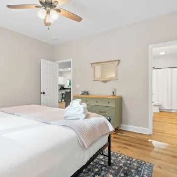 Oakmoss Cottage -Hot Tub -Office -Local Wineries -Dog Friendly -Dahlonega