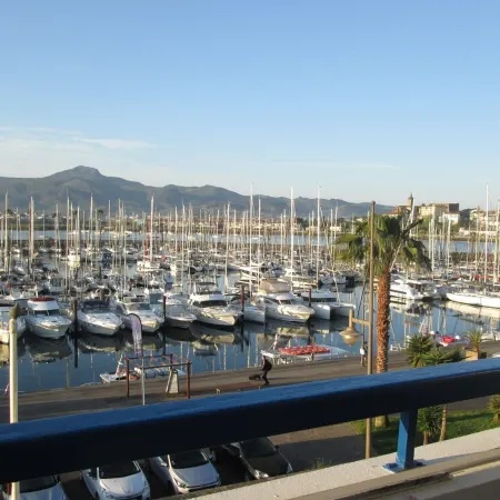 Tres Belle VUE SUR LE Port,parking Couvert,plage,piscine,wifi,climatisation