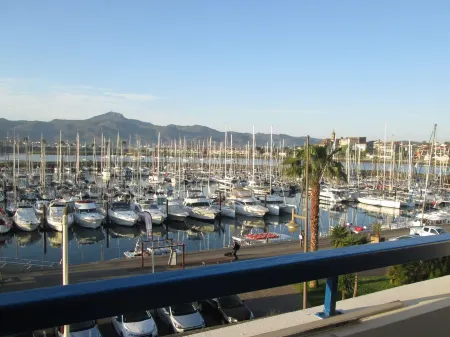 Tres Belle VUE SUR LE Port,parking Couvert,plage,piscine,wifi,climatisation