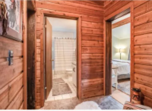 Cabin near Flathead Lake is walking distance to food, shopping and lake view.