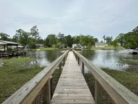 Charming 4-bedroom WATERFRONT house with AC and WiFi on Lake Marion