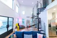 Modern Waterfront Treehouse on Lake Martin! Hotels in Coosa County