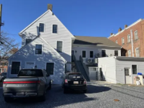 Newly restored apartment in the heart of Chestertown 切斯特敦酒店