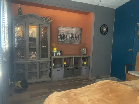 Our Cowboys Hideout is on a working horse ranch with spectacular mountain views!