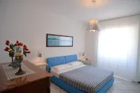SPLENDID VILLA IMMERSED IN THE GREEN PEAK ON THE SEA