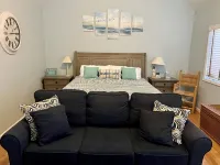 Moonlight Beach Bungalow 2 blocks to Lake Michigan beach! Hotels in Chikaming Township