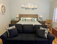 Moonlight Beach Bungalow 2 blocks to Lake Michigan beach!