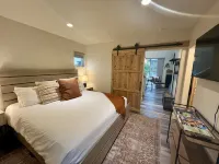 Clubhouse Pool + Hot Tub, 5 Mins to City Beach & DT WF, 35 Mins. to Glacier Park