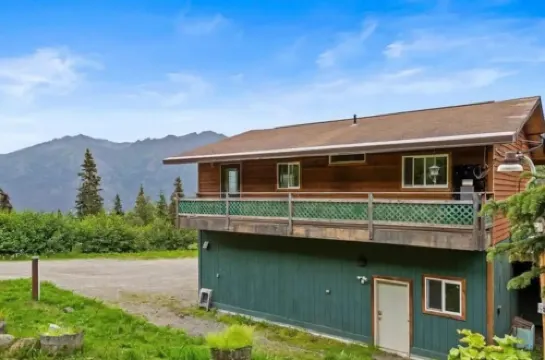 Beautiful Mountainside Escape