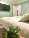 Lake Tree Loft mins from the Beach-Barn Style Chic