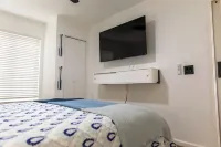 Romantic Waterfront Getaway 1st Floor Deep Water Views