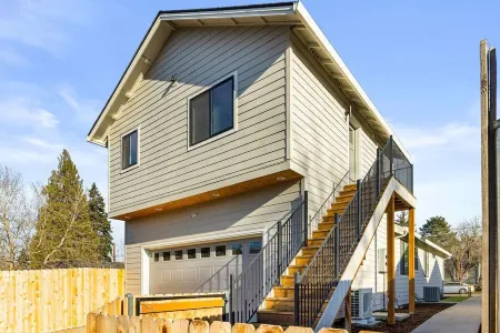 New Build, Great Value near Downtown Vancouver & Waterfront Отели рядом с достопримечательностью «Interstate Bridge»