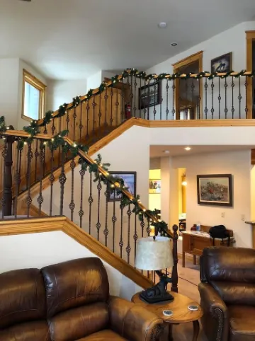 Large Home1blk to Hot Springs Pool, wraparound deck, Cinema Room, parking for 7