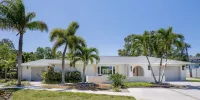 Expansive home w/Pool, Putting Green,Bay view, Manatees,10 mins to beaches & IMG Hotels near Holmes Beach Skate Park