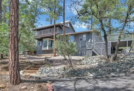 Mountain Cabin Retreat in the Pines