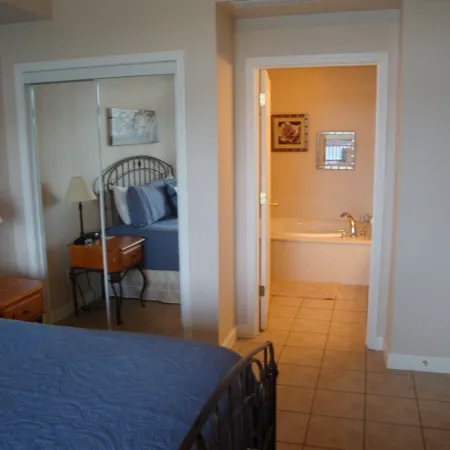 9104 Towers, Fantastic Lake Views! Quiet! Elevators, Indoor/Outdoor Pools. Wifi