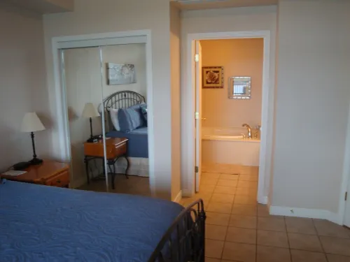 9104 Towers, Fantastic Lake Views! Quiet! Elevators, Indoor/Outdoor Pools. Wifi