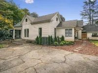 A historical and restful retreat in the heart of Stone Mountain Village Hotels in Stone Mountain