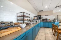 Country Inn & Suites by Radisson, Watertown, SD - Завтрак