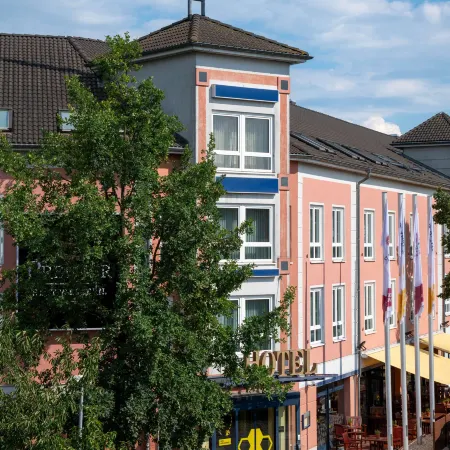 Best Western Premier Airporthotel Berlin Отели рядом с достопримечательностью «Станция метро Lipschitzallee»