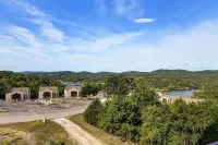 Spacious 4-bedroom penthouse condo in beautiful Branson with Lakeview