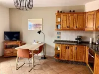 Sunny apartment close to the sea with WIFI, Playa San Juan Apartment Emma