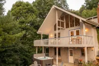 Stunning Mtn Sunsets! Hot Tub+Fire Pit, Mtn Views, Sauna, Grill, Close to Avl!