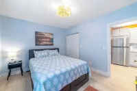 Cozy Bungalow Apartment Walking Distance to Shops, Bars and Beach!