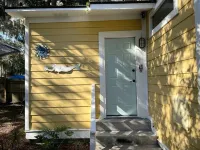 3 BR/2 Bath Historic District~ 7 Bl to Downtown~20 mins to BEACH/Pass INCL Hotels near Pick Pocket Plantation Dr