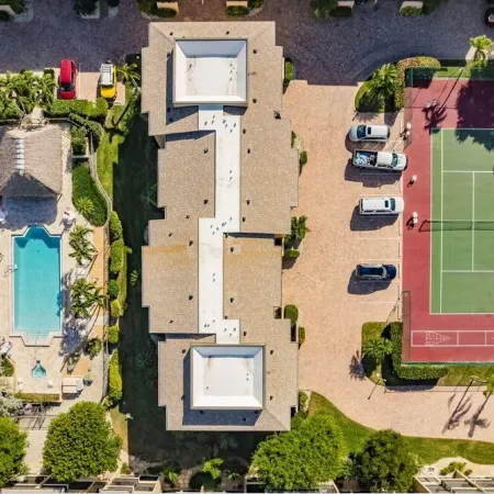 Marco Island Townhouse walking distance to South End Beach