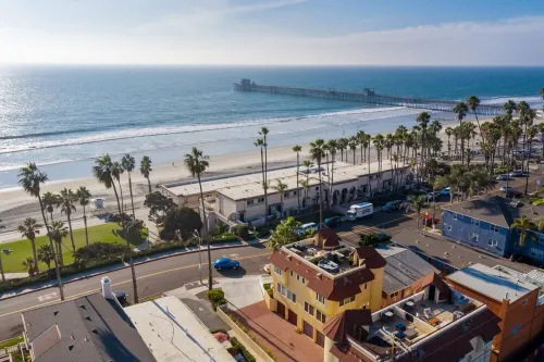 Coastal urban Castle w/ giant Ocean view Deck -BBQ and A/C-100 steps to beach!