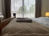 Modern 4 bedroom Townhouse @Ford with Free Parking and Brilliant Location