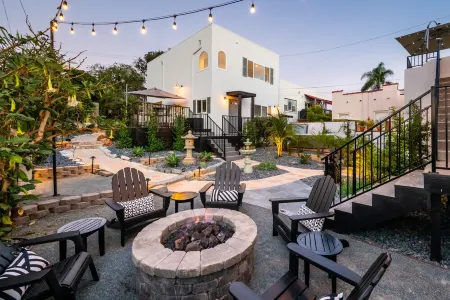 NEW WATER VIEW FAMILY Villa AC Deck HOT TUB GRILL FIRE PIT onsite free parking!!